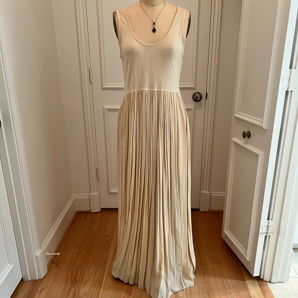The White House Maxi dress. Size M